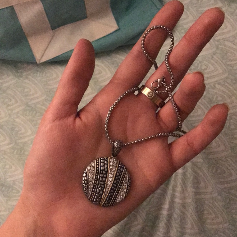 Pendant necklace